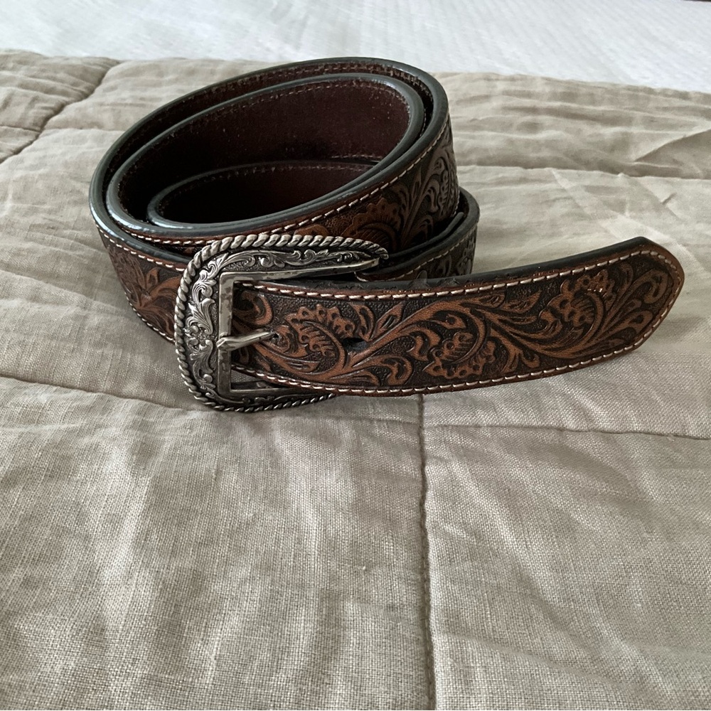 ARIAT Men’s Brown Embossed Leather Belt with Silver Buckle